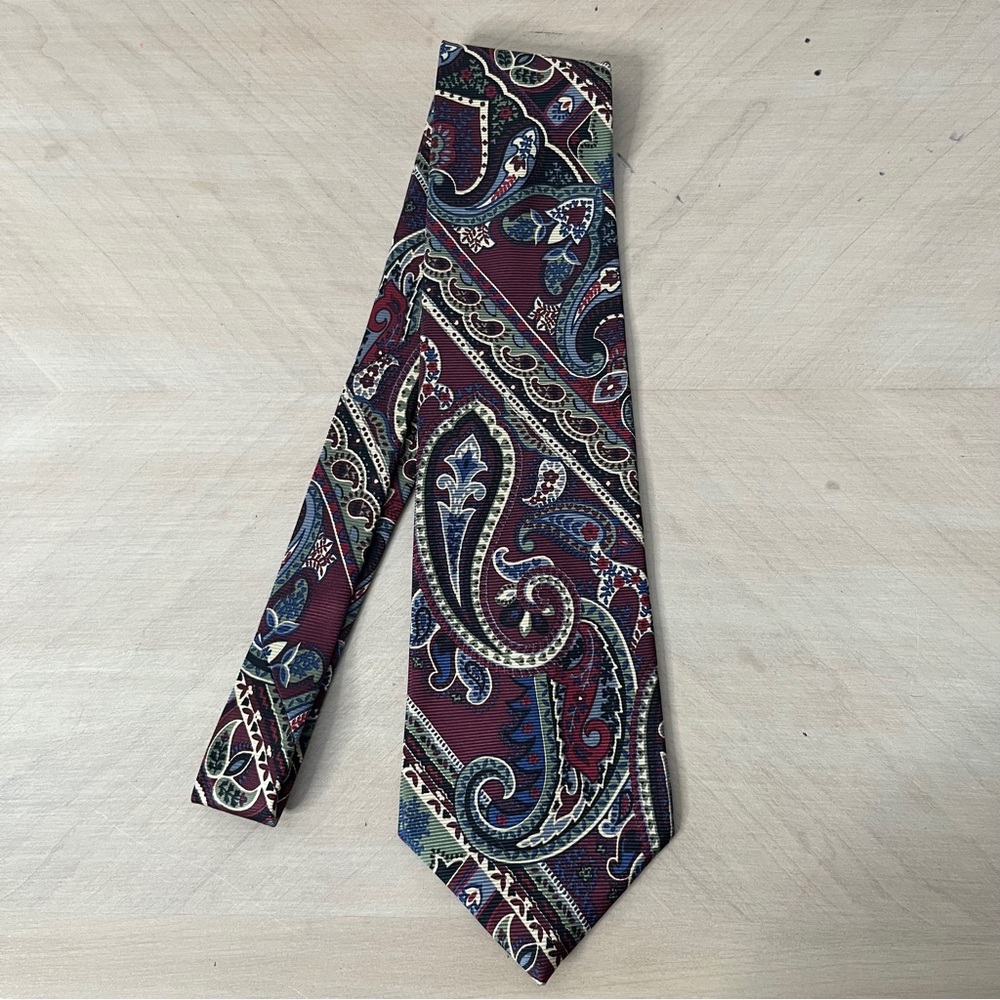 Oscar de la Renta Large Paisley Patterned Silk Tie in Burgundy and Blue 4"